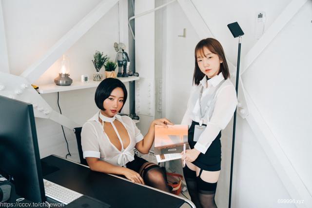  Botty Queen & Yeri - Office Master